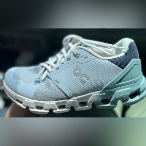 On cloud women’s running shoes size 8 - worn once